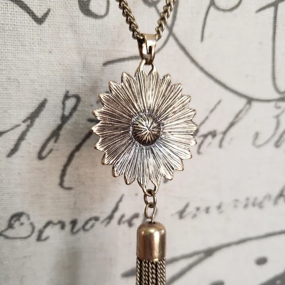 Reversible tassel pendant necklace - Picture 5 of 11